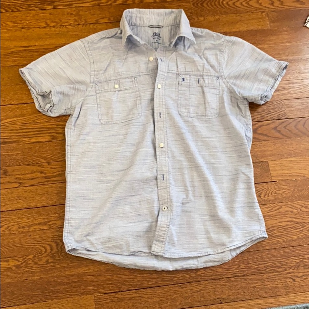 Short sleeve button up